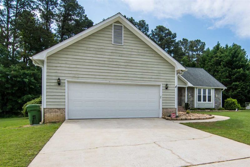 125 Kenwood Meadows Dr, Raleigh, NC 27603