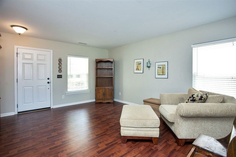 125 Milpass Dr, Holly Springs, NC 27540