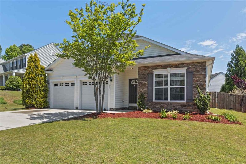 125 Wellspring Dr, Holly Springs, NC 27540