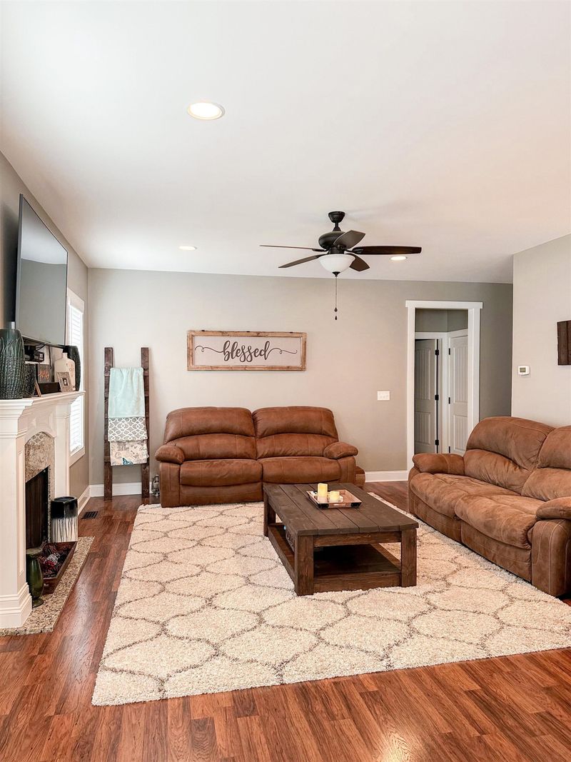 125 Willowcrest Dr, Louisburg, NC 27549