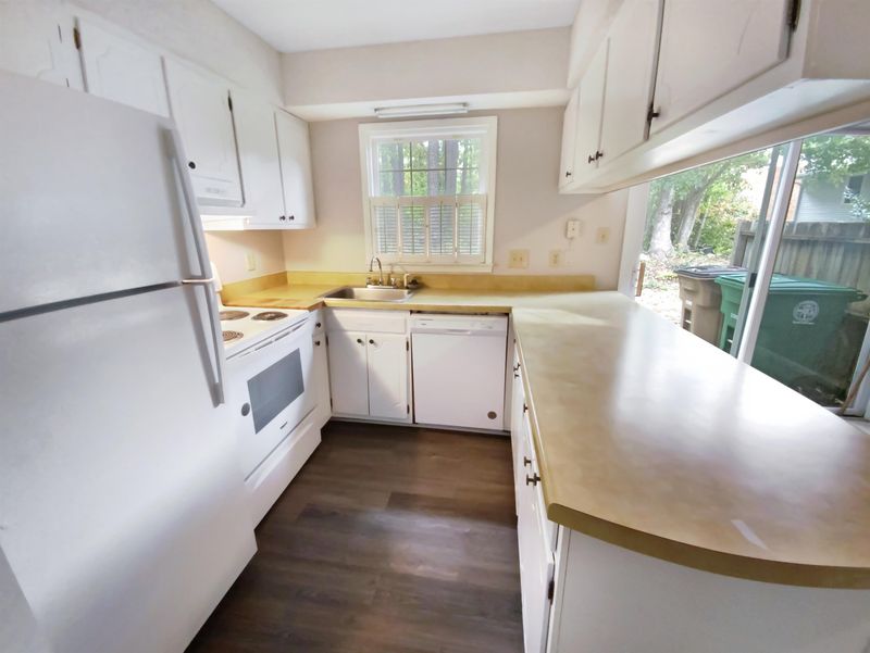 1252 Donaldson Ct, Cary, NC 27511