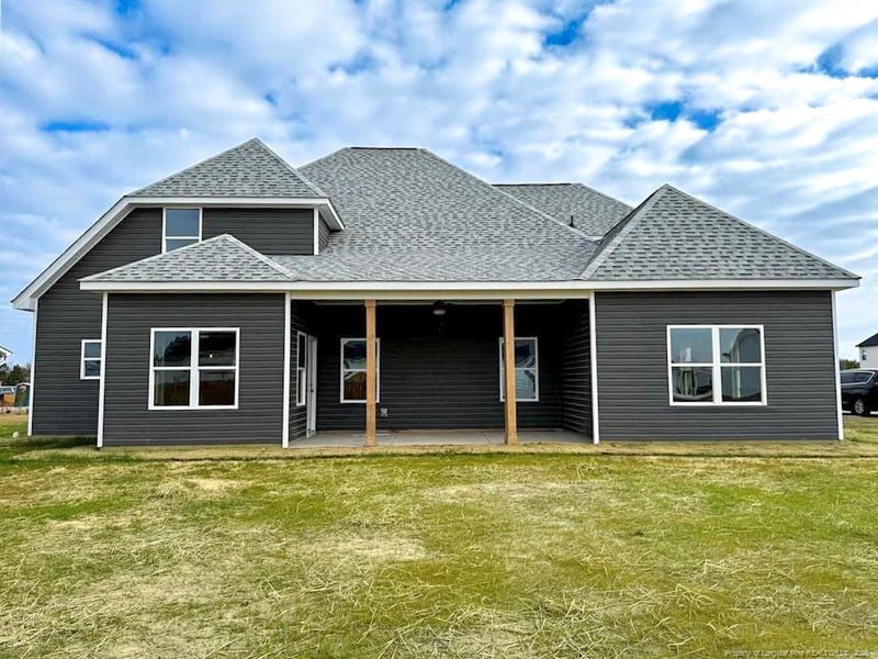1252 Lakin Dr, Fayetteville, NC 28312