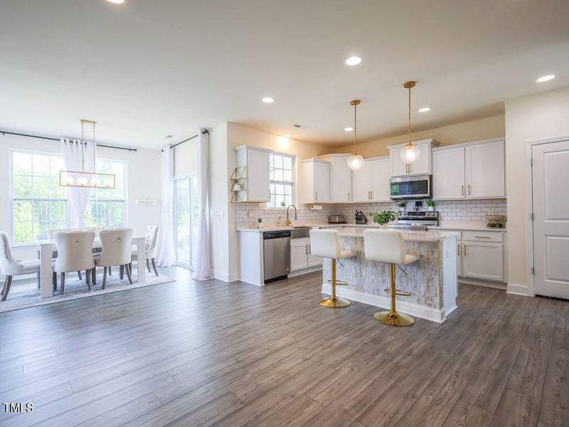 1253 Sidney Creek Dr, Zebulon, NC 27597