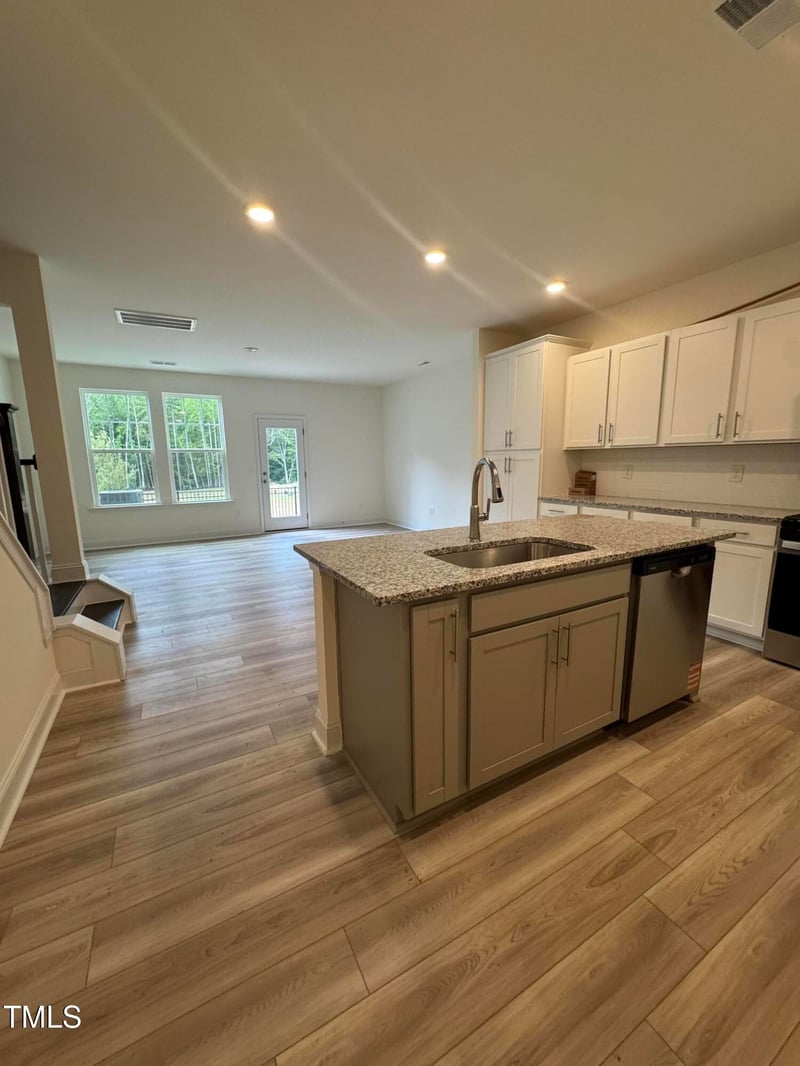 1255 Hammond Dr, Mebane, NC 27302