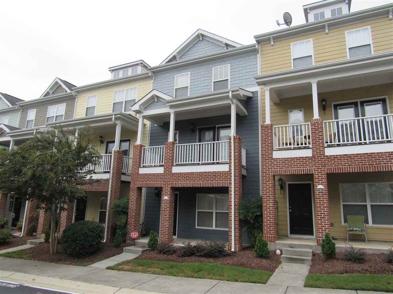 126 Braeside Ct, Cary, NC 27519