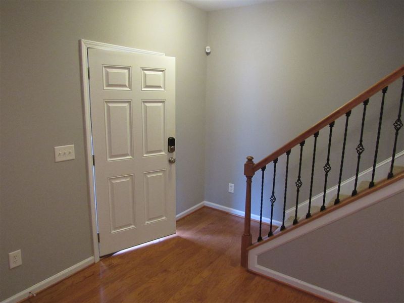 126 Braeside Ct, Cary, NC 27519