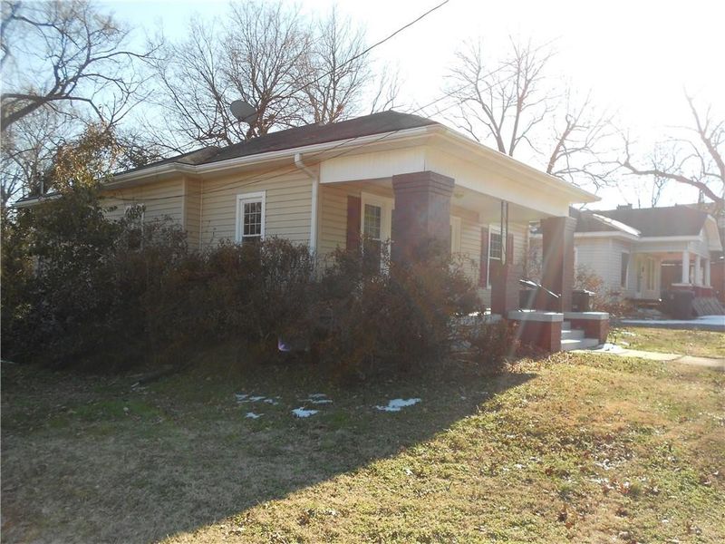 126 S Broad St, Burlington, NC 27215