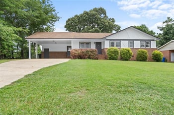 126 Ingleside Dr, Fayetteville, NC 28303