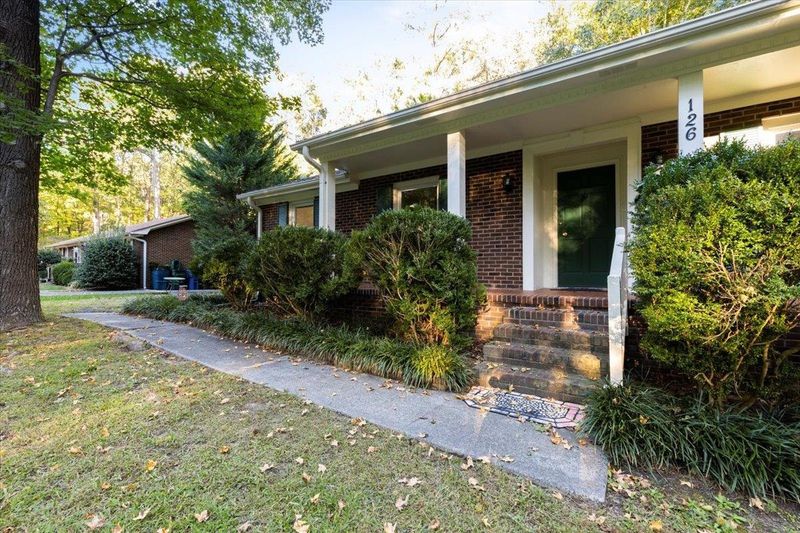 126 Landsbury Dr, Durham, NC 27707