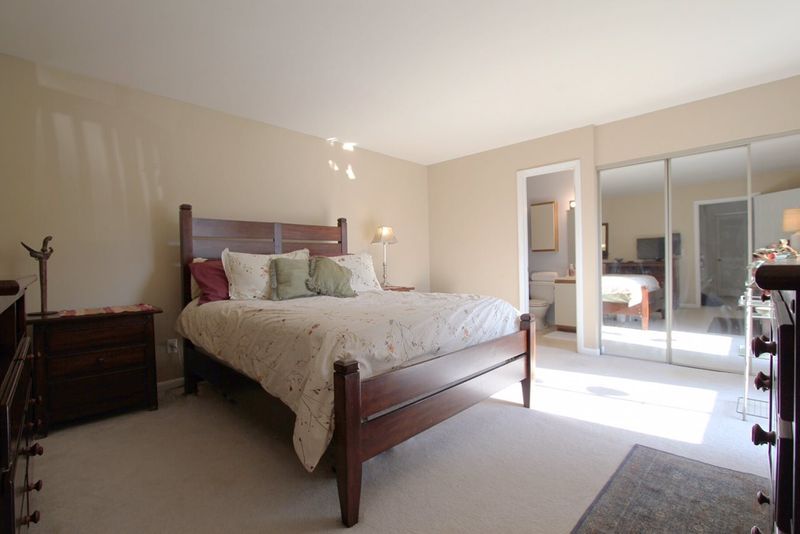 126 Springberry Ln #126, Chapel Hill, NC 27517