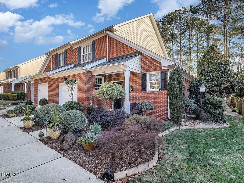 126 Tuska Hills Dr, Holly Springs, NC 27540