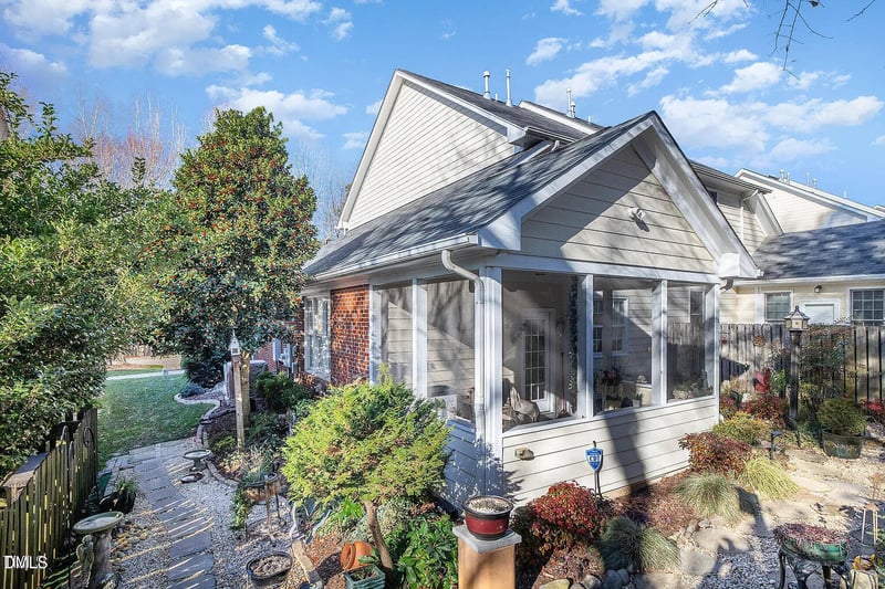 126 Tuska Hills Dr, Holly Springs, NC 27540