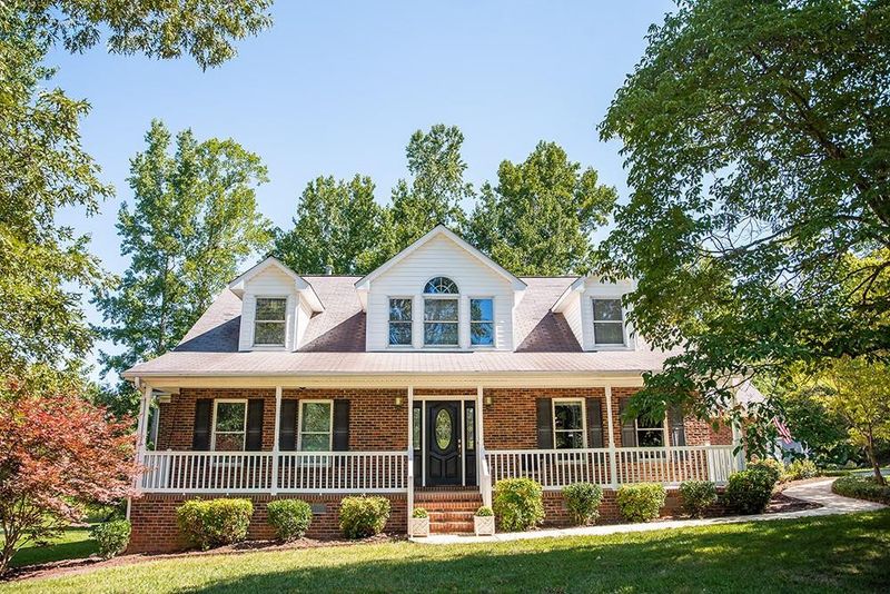1267 Willowlake Rd, Burlington, NC 27217