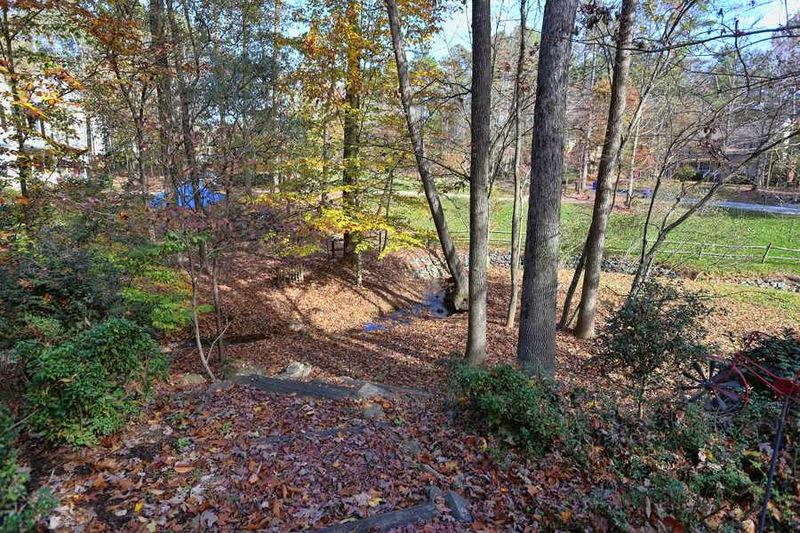127 Cobblestone Dr, Chapel Hill, NC 27516