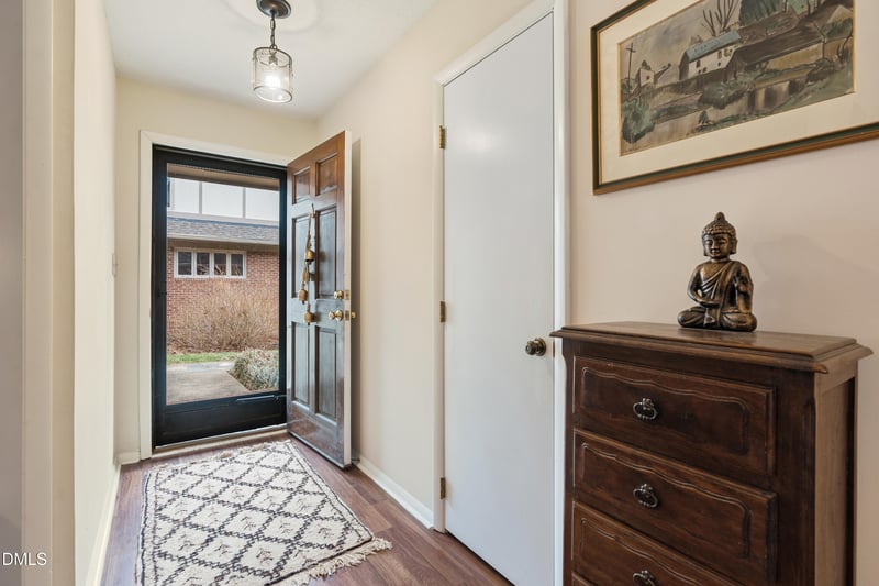 127 Essex Dr, Chapel Hill, NC 27514