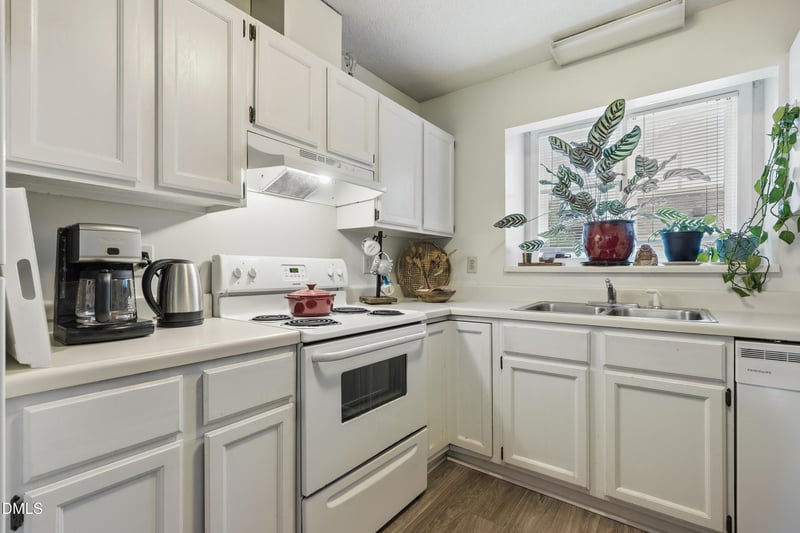127 Essex Dr, Chapel Hill, NC 27514