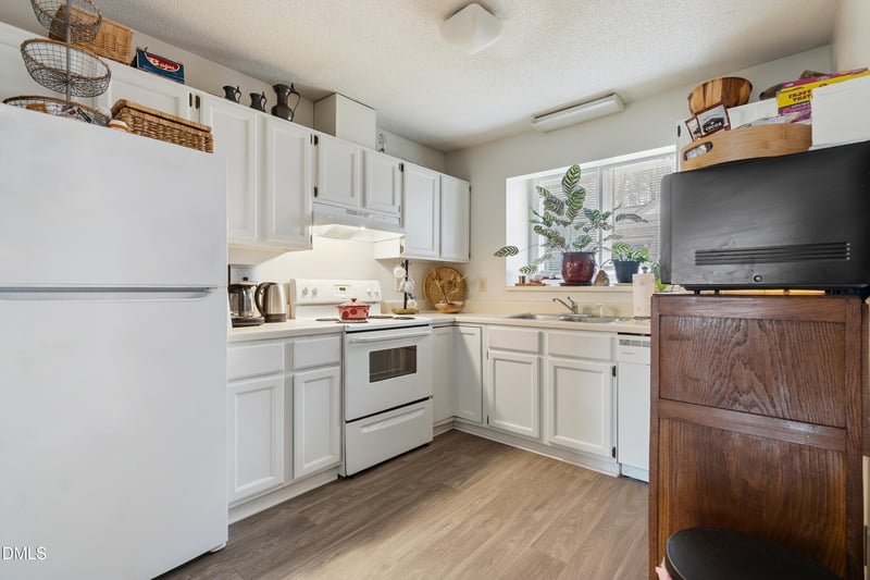 127 Essex Dr, Chapel Hill, NC 27514
