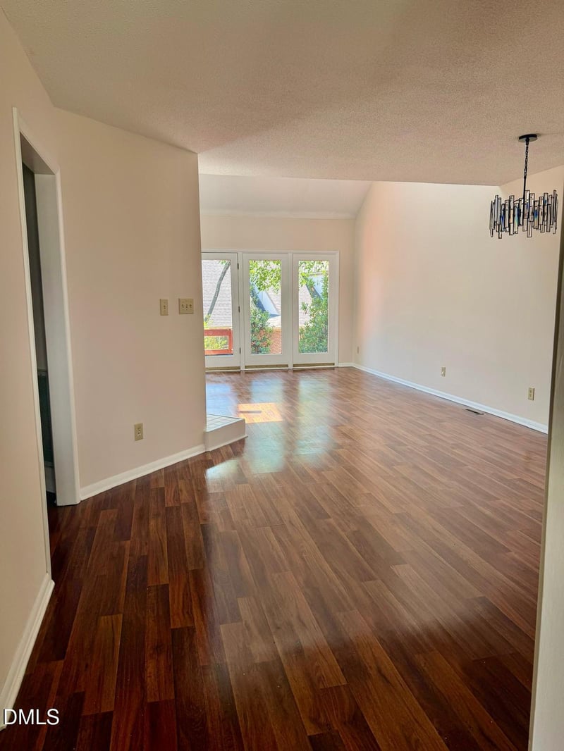 127 Essex Dr, Chapel Hill, NC 27514