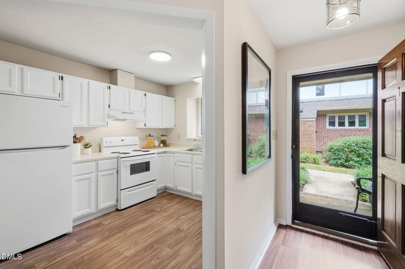 127 Essex Dr, Chapel Hill, NC 27514