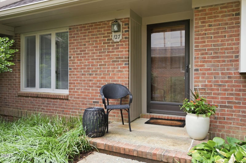 127 Essex Dr, Chapel Hill, NC 27514