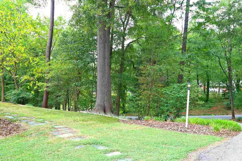 127 Longview Lake Dr, Raleigh, NC 27610