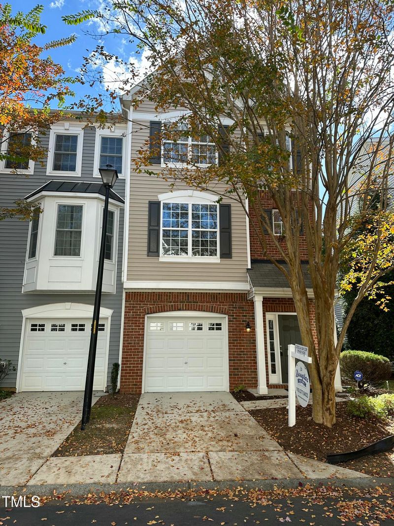 127 Madison Square Ln, Cary, NC 27513