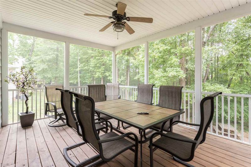 127 Old York Cir, Clayton, NC 27527
