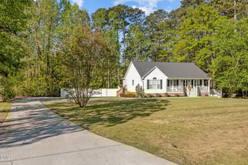 127 Phyllis Dr, Benson, NC 27504