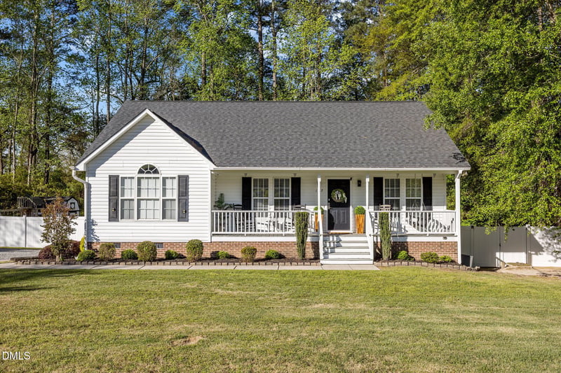 127 Phyllis Dr, Benson, NC 27504