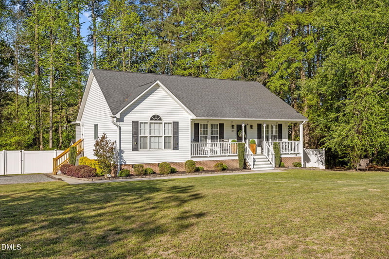 127 Phyllis Dr, Benson, NC 27504