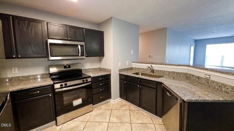127 Sturbridge Dr, Clayton, NC 27520