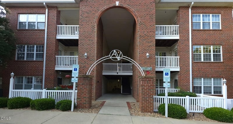 127 Sturbridge Dr, Clayton, NC 27520