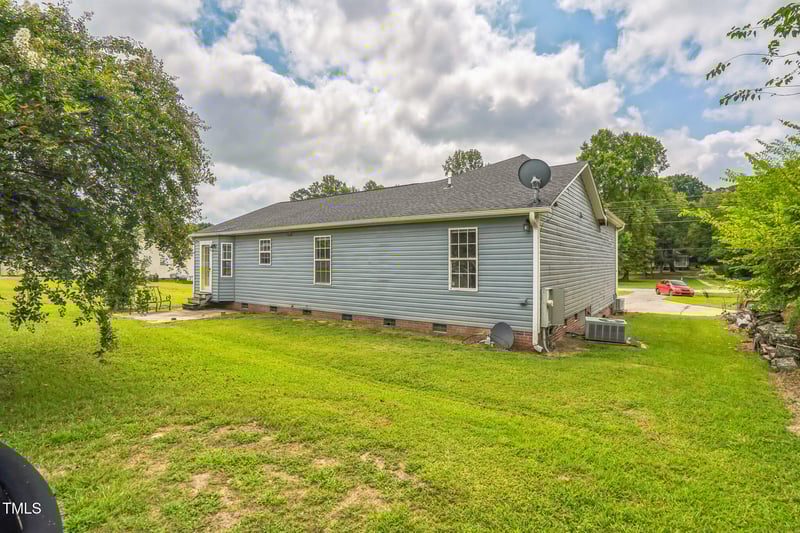 1270 Old School Rd, Four Oaks, NC 27524