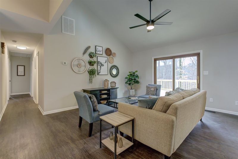 12704 Timberlane Ct, Raleigh, NC 27613