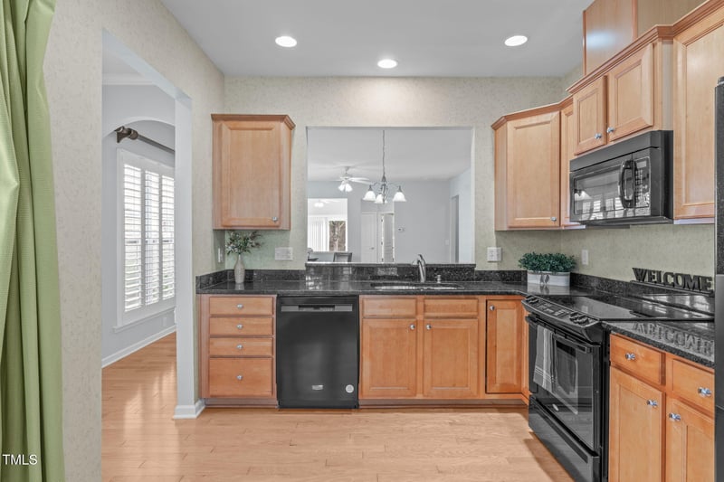 128 Arvind Oaks Cir, Cary, NC 27519