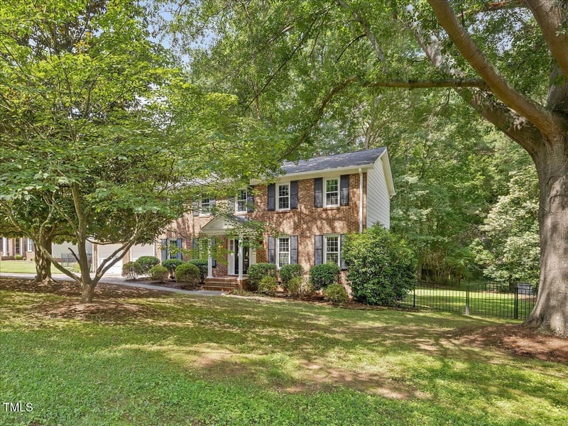 128 Castlewood Dr, Cary, NC 27511