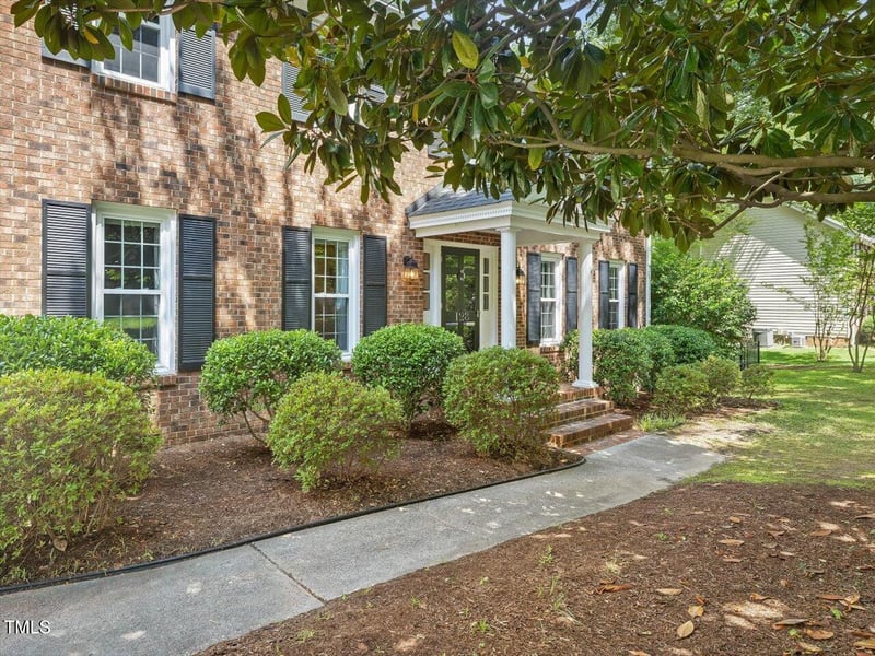 128 Castlewood Dr, Cary, NC 27511