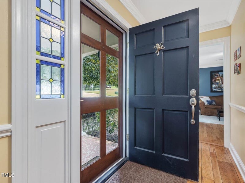 128 Castlewood Dr, Cary, NC 27511