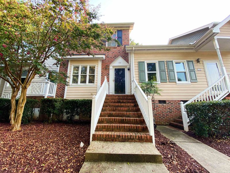 128 Charter Ct, Cary, NC 27511