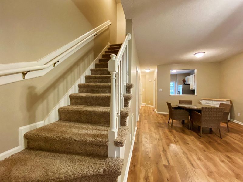 128 Charter Ct, Cary, NC 27511