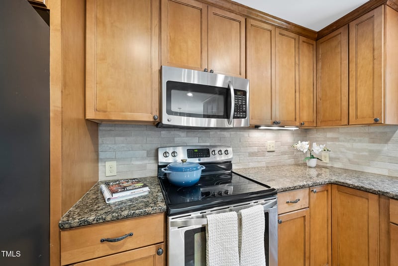 128 Cobblestone Dr, Chapel Hill, NC 27516