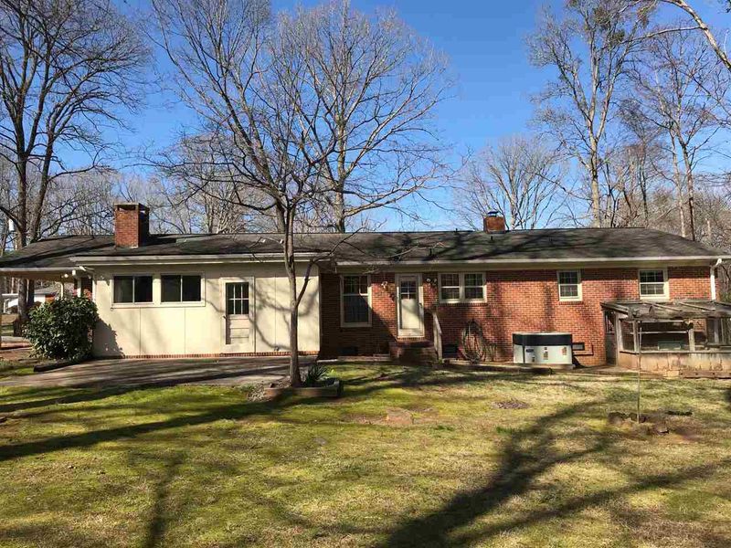 128 Crestview Dr, Durham, NC 27712