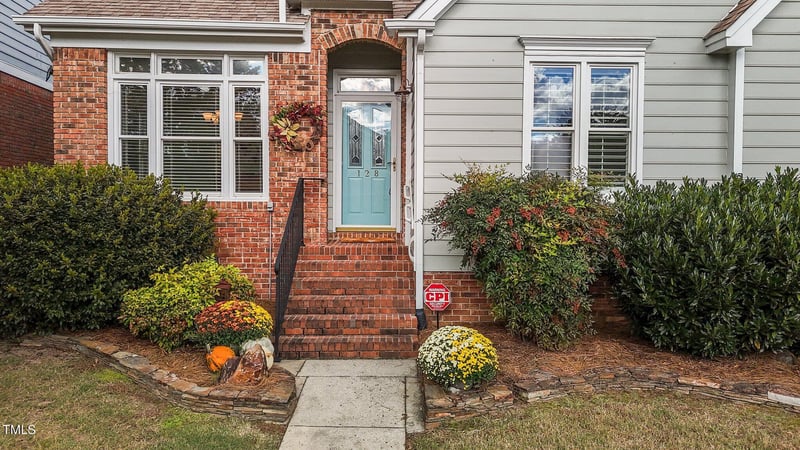 128 Cumberland Green Dr, Cary, NC 27513