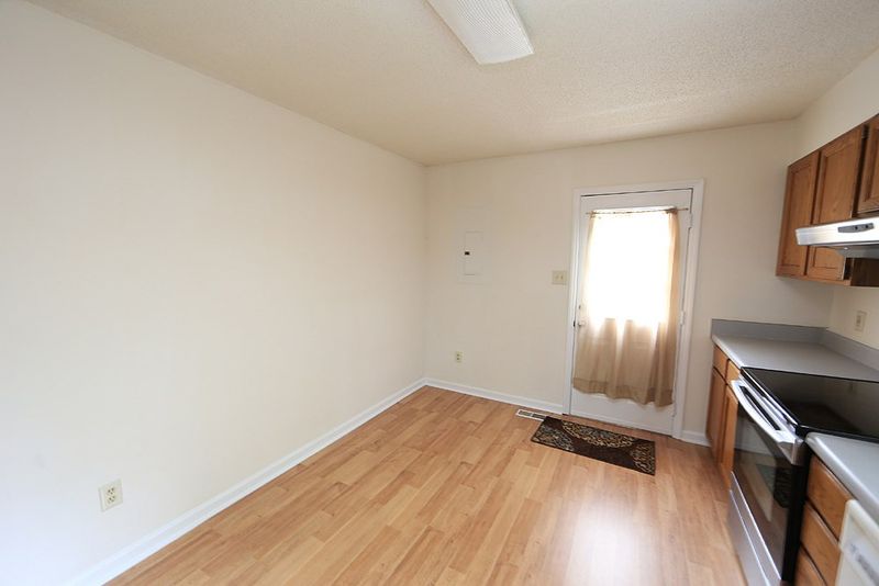 128 Edinborough Dr, Mebane, NC 27302