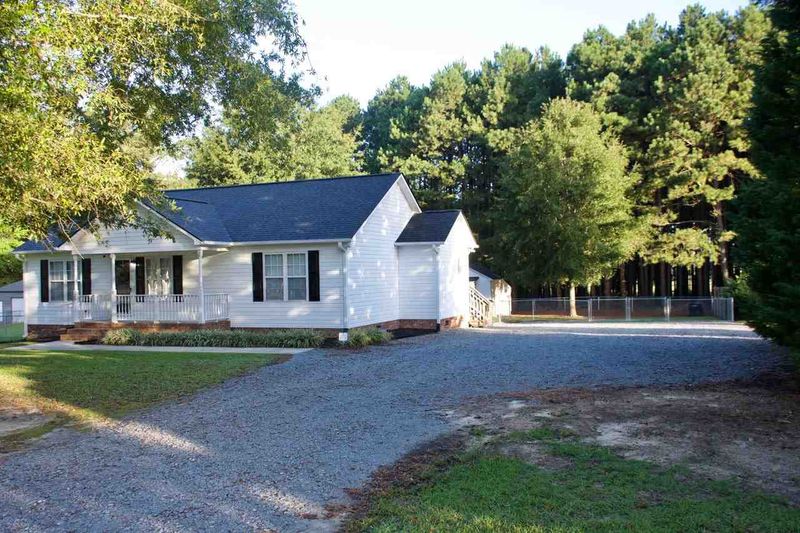 128 Forest Ridge Dr, Willow Springs, NC 27592