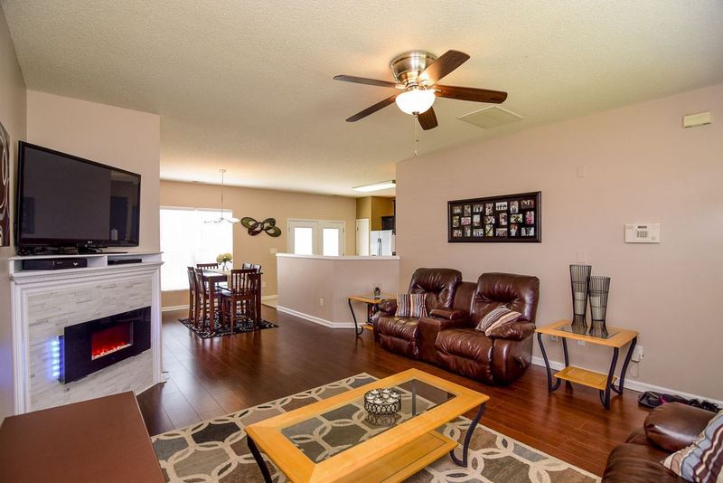 128 N Honey Springs Ave, Fuquay Varina, NC 27526