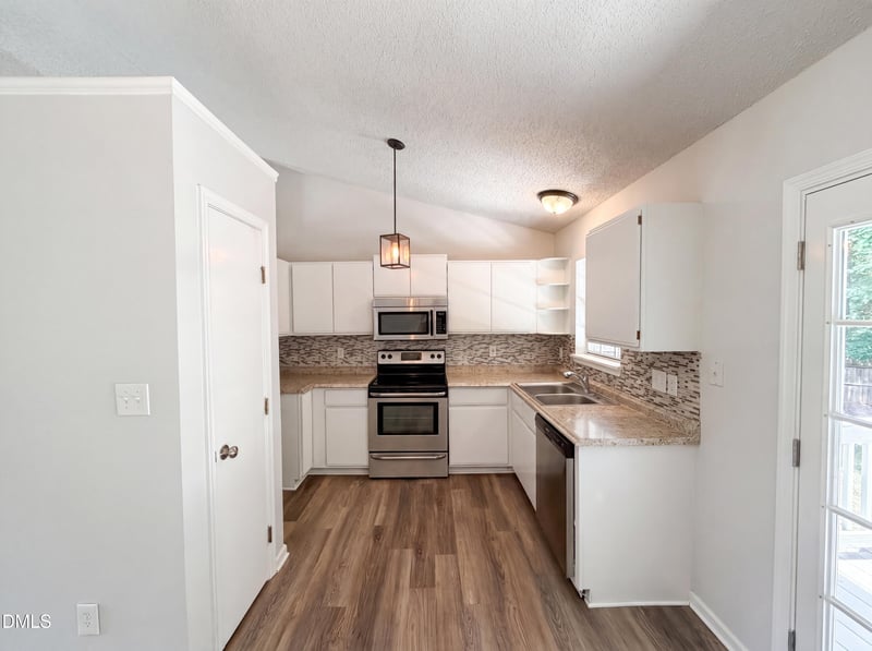 128 Mill Creek Dr, Youngsville, NC 27596