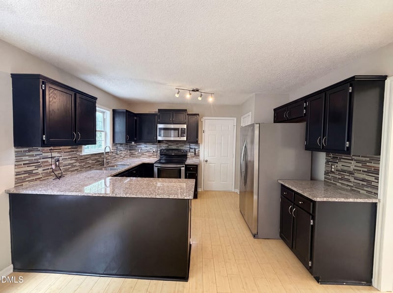 128 Morena Dr, Holly Springs, NC 27540