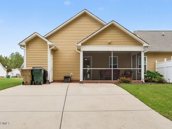 128 Moss Creek Dr, Clayton, NC 27520