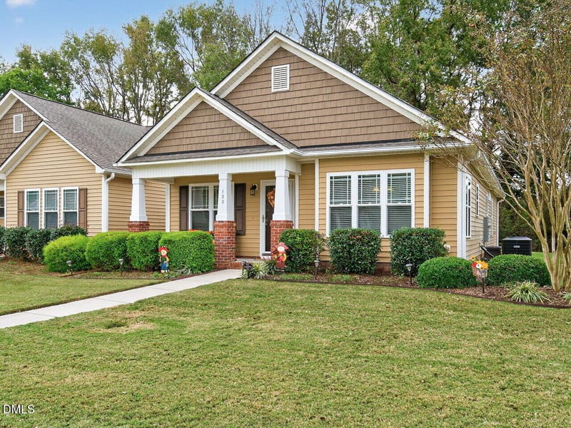128 Moss Creek Dr, Clayton, NC 27520